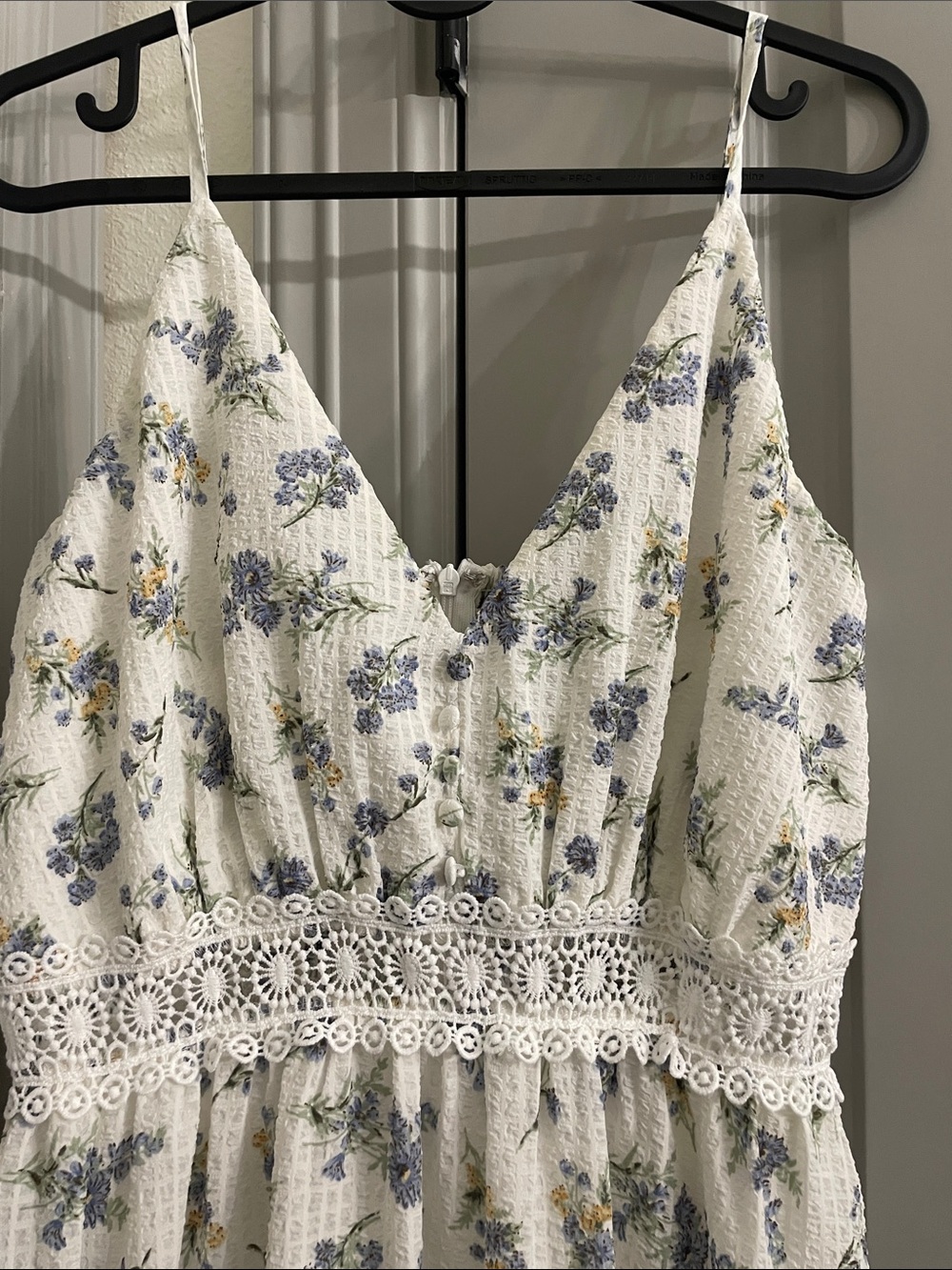 Lulu’s- Frolicking White Floral Print Seersucker Maxi Dress - Picture 2 of 6